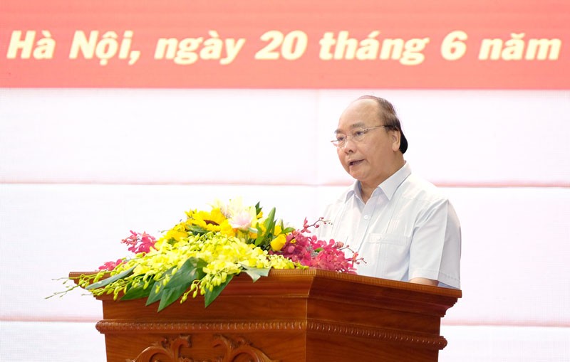 政府總理阮春福在會議上發表講話。（圖源：光孝）