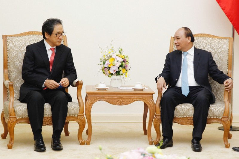 政府總理阮春福（右）接見日本貿易振興機構主席石毛‧博行。（圖源：慶林）