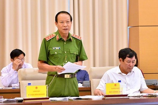 公安部副部長黎貴王報告關於打擊拐賣人口工作。