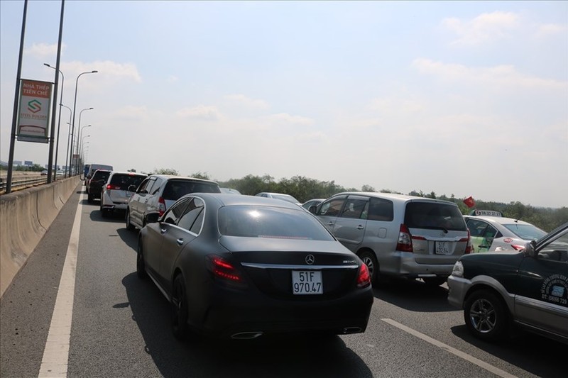 胡志明市-隆城-油曳高速公路連日擁堵。（圖源：勛高）