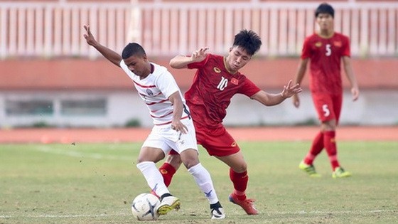越南隊(紅衣)與柬埔寨隊比賽一瞥。