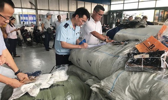 市海關機關檢查冒充越南原產地的商品。