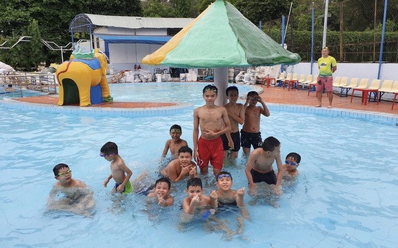 游泳可助兒童有防衛技能和鍛煉身體。