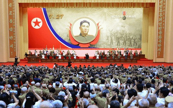 朝鮮國務委員會委員長金正恩27日在平壤出席第七次全國老兵大會並發表講話。（圖源：AFP）