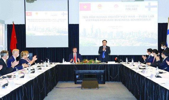 越南國會主席王廷惠與芬蘭企業座談會。