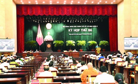 第十屆市人民議會第三次會議隆重開幕。