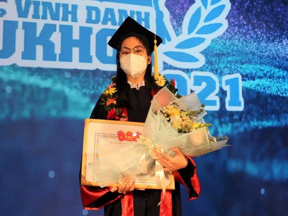 2021年畢業於市醫藥大學的榜首陳氏明舒。