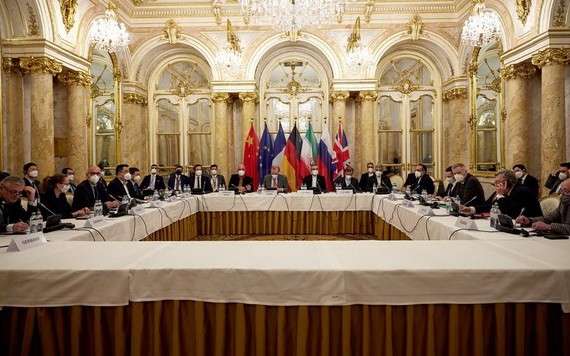 當地時間2021年12月27日，奧地利維也納，伊朗核問題全面協議聯合委員會在維也納舉行第八輪談判，歐盟對外行動署副秘書長莫拉主持會議。（圖：新華社）