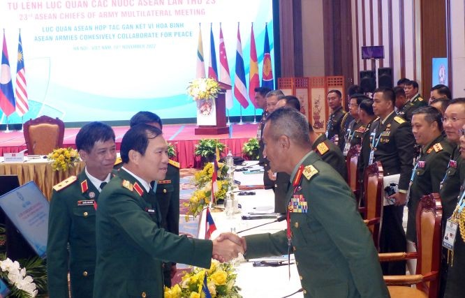 越南人民軍總參謀長、國防部副部長阮新剛歡迎各國代表。（圖：陳平）