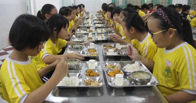 小學生在校園食堂用餐。（示意圖：互聯網）