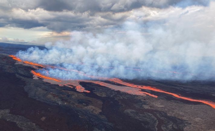 世界最大活火山開始噴發