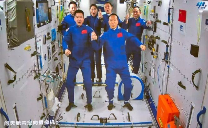 六名太空人“天宮”會師。（圖：中國載人航天工程辦公室）
