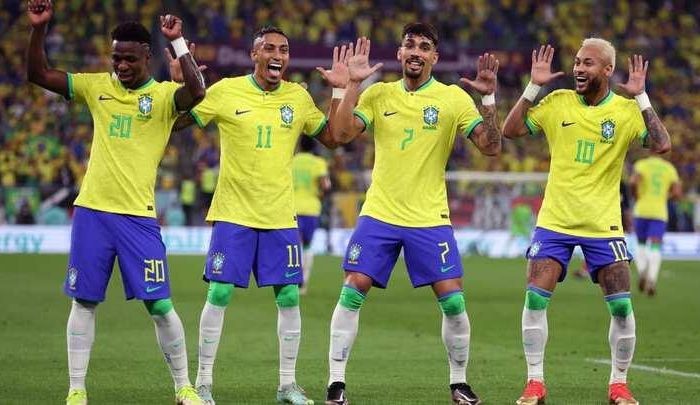 巴西球員跳舞慶祝進球。（圖：互聯網）