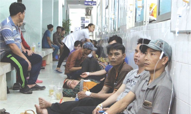平陽省新淵市上百工人進院急救。