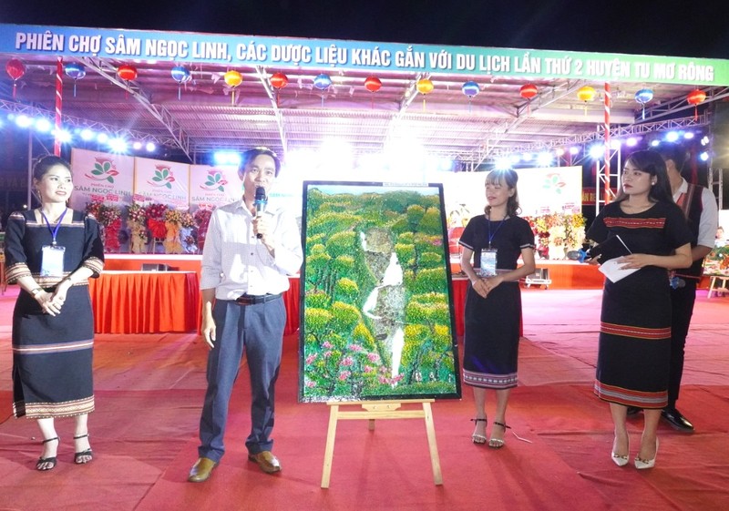Vẽ tranh Sài Gòn giãn cách gây quỹ cho người nghèo  VnExpress Đời sống