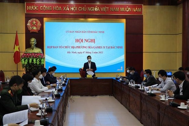 北寧省人委會副主席王國俊發表講話。