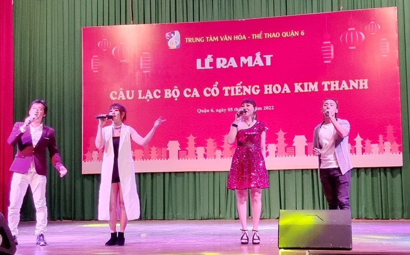 金聲曲藝俱樂部的成員演唱華語歌曲 節目。