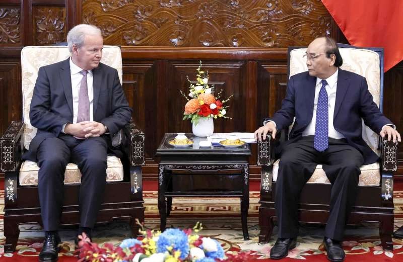國家主席阮春福接見世界銀行首席 執行官阿克塞爾‧馮‧托森伯格。