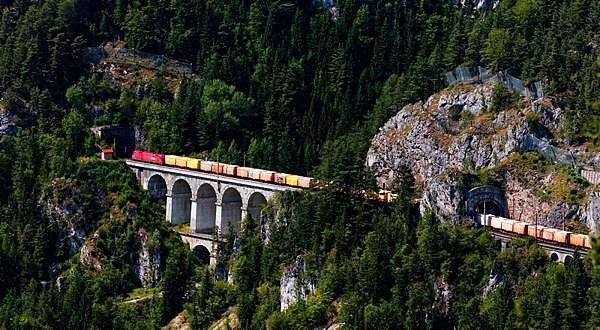 被列為世界文化遺產的森梅林格鐵路。
