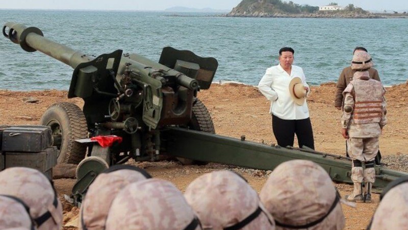 朝鮮國務委員會委員長金正恩視察「核戰術」演習。（圖：朝中社）