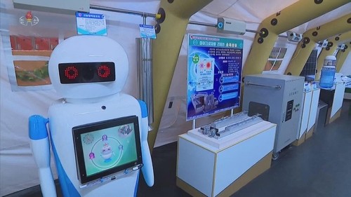 朝鮮智能防疫機器人亮相