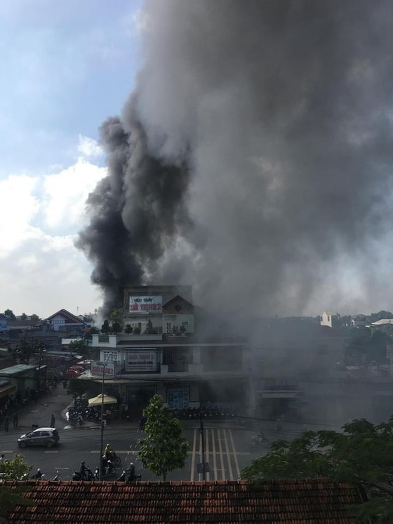 西寧省某鞋廠發生火警。