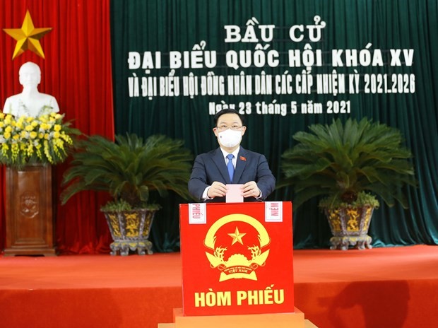 國會主席王廷惠在海防市投票。(圖源：越通社)