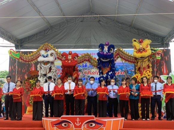 “岸上船下”水果週開幕首日迎來上千人次參觀 ảnh 1