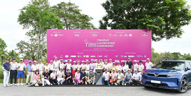 VinFast VF 9 là phương tiện di chuyển tin cậy của hàng chục Golfer huyền thoại thế giới và các ngôi sao nổi tiếng Việt Nam trong thời gian tham dự Vinpearl DIC Legends Việt Nam 2023.