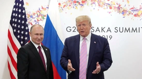 Ảnh lưu trữ của Tổng thống Nga Vladimir Putin và Tổng thống Hoa Kỳ Donald Trump tại cuộc gặp bên lề hội nghị thượng đỉnh G20 ở Osaka, Nhật Bản ngày 28 tháng 6 năm 2019. (REUTERS)