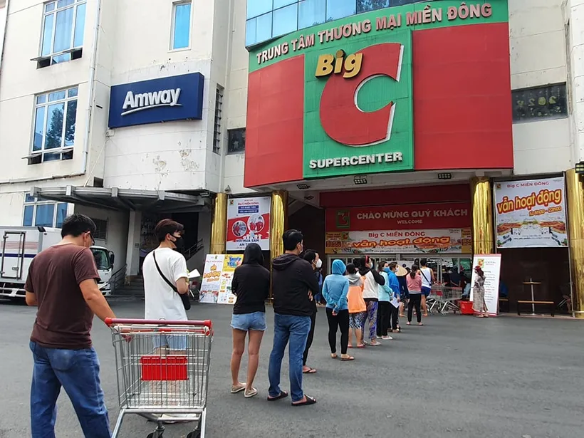 Thế khó của siêu thị khi gánh nhiệm vụ lo bữa ăn cho hàng triệu người dân TPHCM trong đại dịch ảnh 4 Thế khó của siêu thị khi gánh nhiệm vụ lo bữa ăn cho hàng triệu người dân TPHCM trong đại dịch ảnh 4