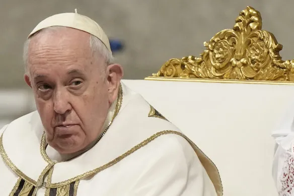 Đức Giáo hoàng Francis chủ trì thánh lễ năm 2023. Hiện ngài đang chiến đấu với bệnh viêm phổi ở cả hai lá phổi.Tín dụng:AP