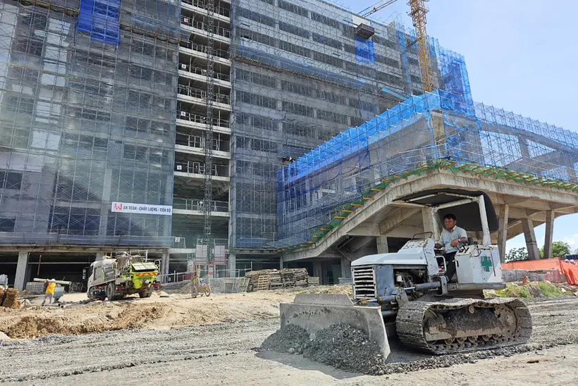 Dự án Bệnh viện Đa khoa khu vực Củ Chi đang được thi công. Ảnh: NGÔ BÌNH