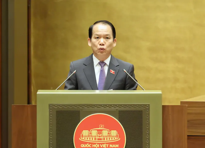 Chủ nhiệm Ủy ban Pháp luật và Tư pháp Hoàng Thanh Tùng trình bày báo cáo thẩm tra. Ảnh: QUANG PHÚC