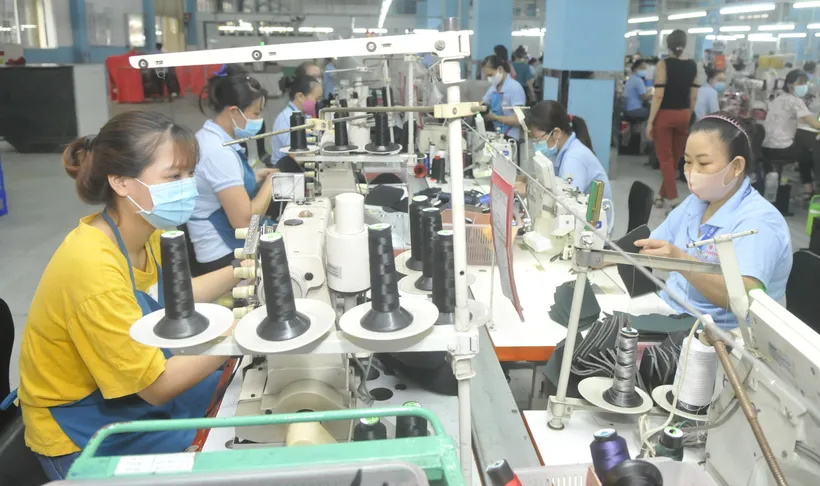 May giày thể thao xuất khẩu tại Công ty TNHH Freetrend Industrial (doanh nghiệp FDI tại TPHCM). Ảnh: CAO THĂNG
