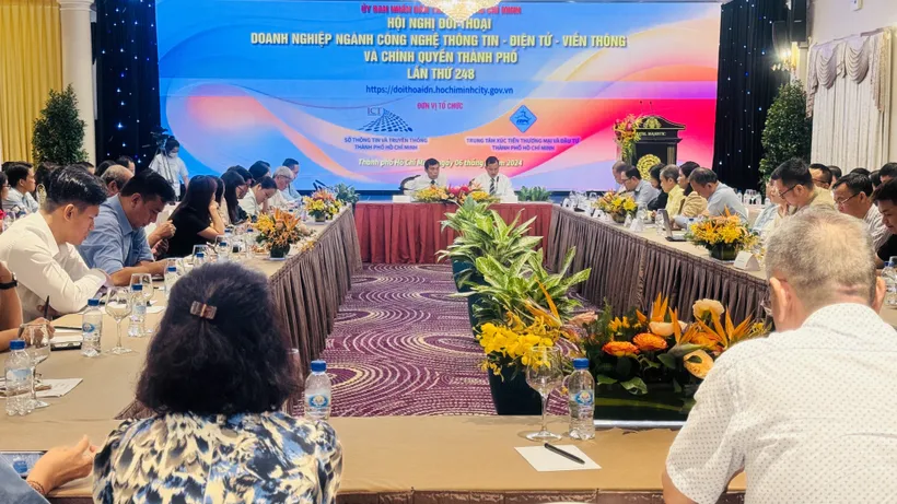 Hội nghị đối thoại giữa doanh nghiệp ngành CNTT, điện tử , viễn thông và chính quyền diễn ra sáng 6-9. Ảnh: Đình Dư image_123650291.JPG