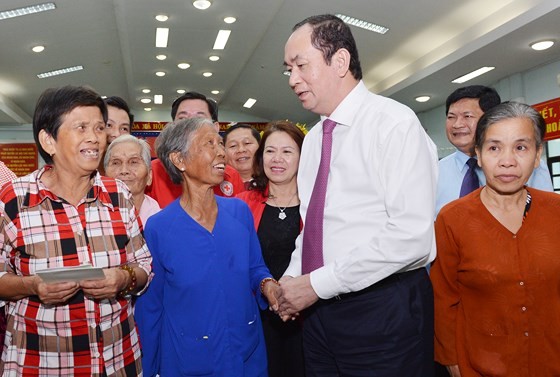 State President commemorates martyrs at Ben Duoc Memorial Temple ảnh 4