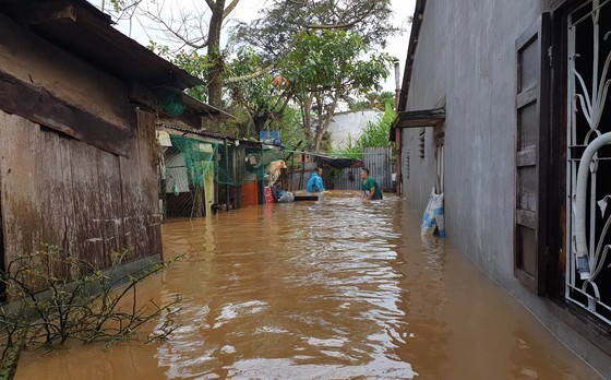 Prolonged downpour submerges over 100 houses in Lam Dong ảnh 2