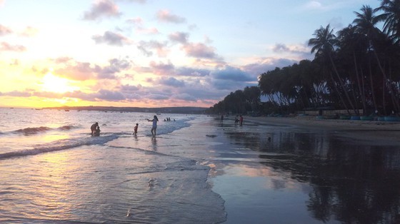 Phan Thiet announces safe beaches for swimming ảnh 1