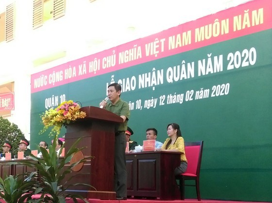 Young people in HCMC enthusiastically perform military services ảnh 7