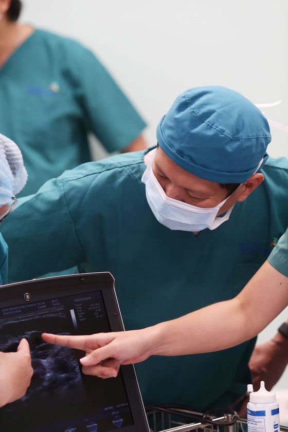 Conjoined twin girls successfully separated in HCMC ảnh 14