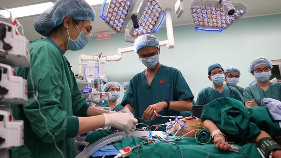 Conjoined twin girls successfully separated in HCMC ảnh 8