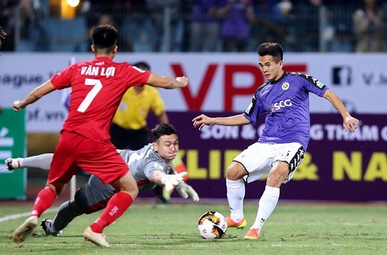 V-League 1 wins gold in “Best Developing Football League of 2018” category ảnh 2
