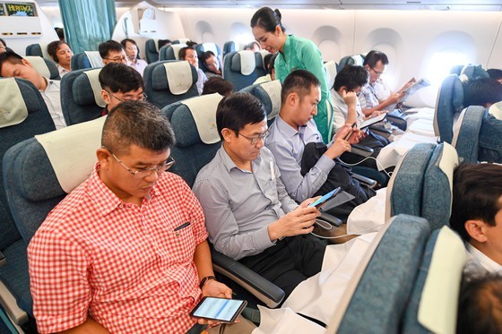 Vietnam Airlines pilots free wifi service for 30 minutes ảnh 1