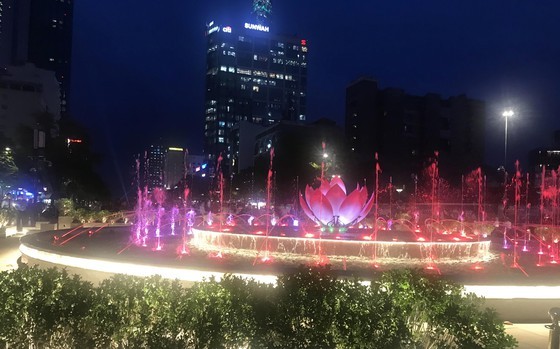 HCMC inaugurates art fountain at Nguyen Hue walking street ảnh 2