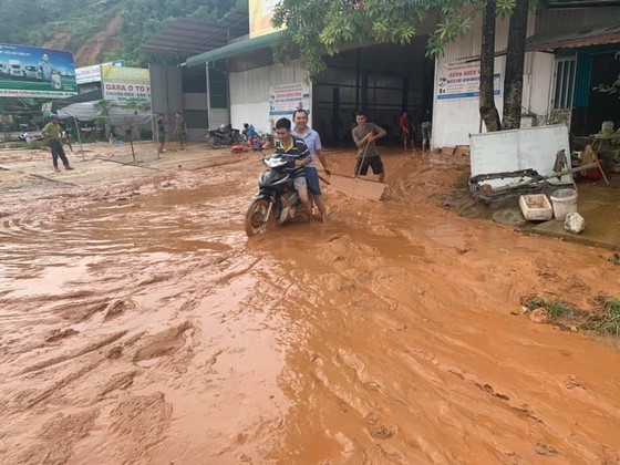 Ha Giang: At least five dead, two injured in torrential rain, flood ảnh 1