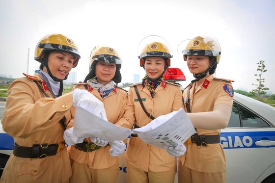 HCMC to first introduce traffic policewomen team on August 25 ảnh 4