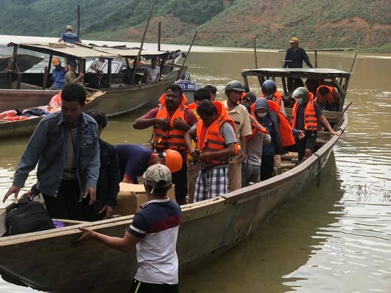 19 victims rescued from Rao Trang 4 hydropower plant ảnh 2