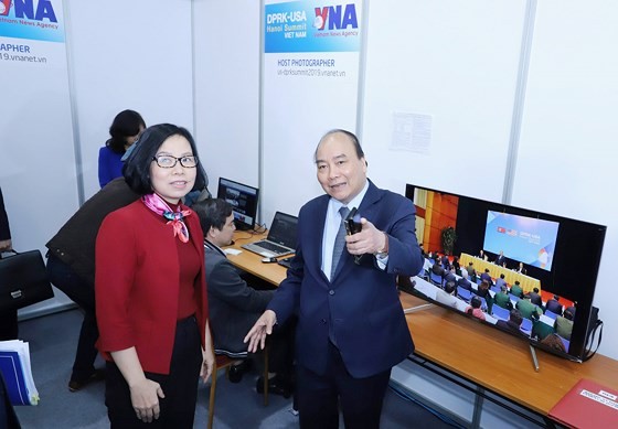 Prime Minister inspects media center serving DPRK-USA Hanoi Summit ảnh 6
