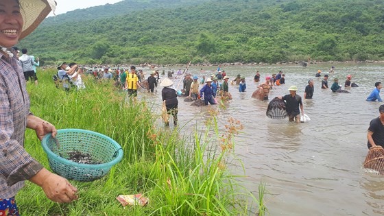 Thousands of people attend fishing festival in Ha Tinh province ảnh 5